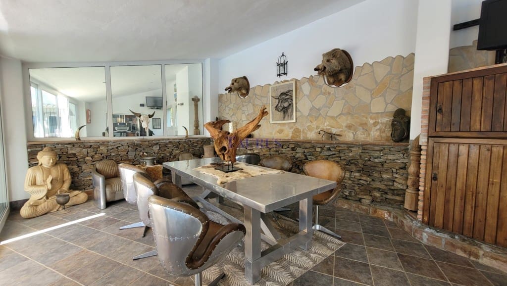 4 sypialnia Willa na sprzedaż w Sayalonga z basenem garażem - 1 350 000 € (Ref: 7847699)