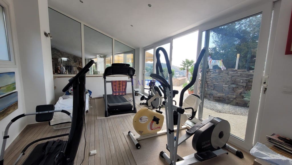 4 sypialnia Willa na sprzedaż w Sayalonga z basenem garażem - 1 350 000 € (Ref: 7847699)