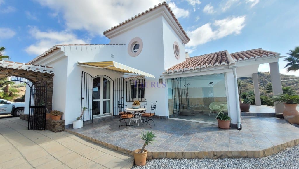 4 sypialnia Willa na sprzedaż w Sayalonga z basenem garażem - 1 350 000 € (Ref: 7847699)