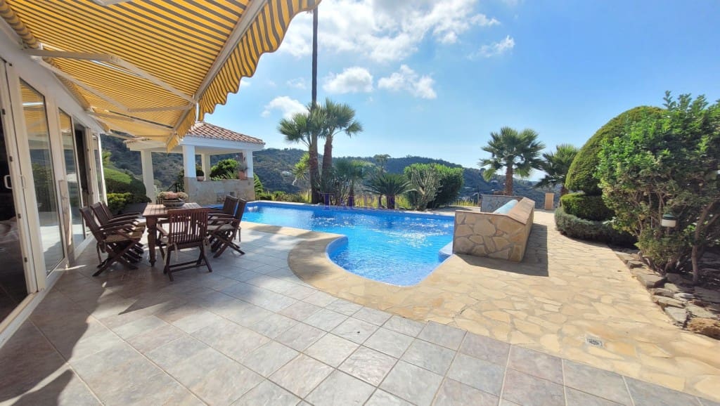 4 sypialnia Willa na sprzedaż w Sayalonga z basenem garażem - 1 350 000 € (Ref: 7847699)