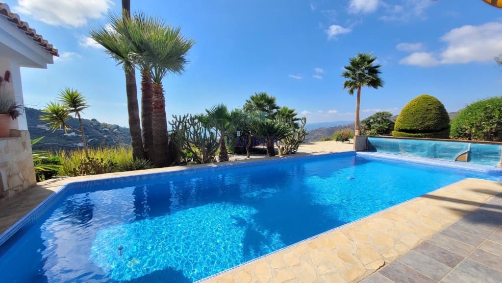 4 sypialnia Willa na sprzedaż w Sayalonga z basenem garażem - 1 350 000 € (Ref: 7847699)