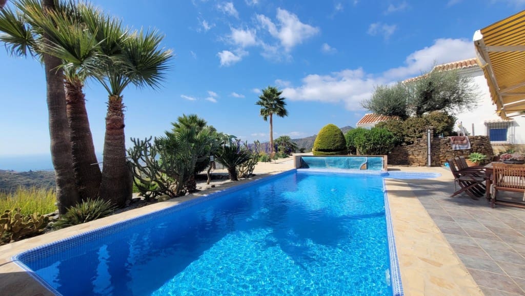 4 sypialnia Willa na sprzedaż w Sayalonga z basenem garażem - 1 350 000 € (Ref: 7847699)