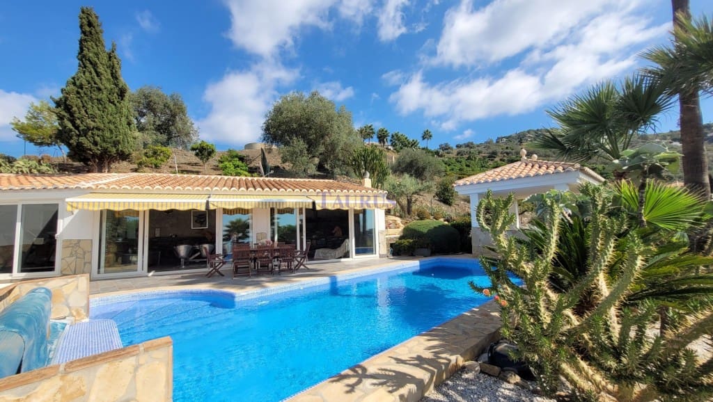 4 sypialnia Willa na sprzedaż w Sayalonga z basenem garażem - 1 350 000 € (Ref: 7847699)