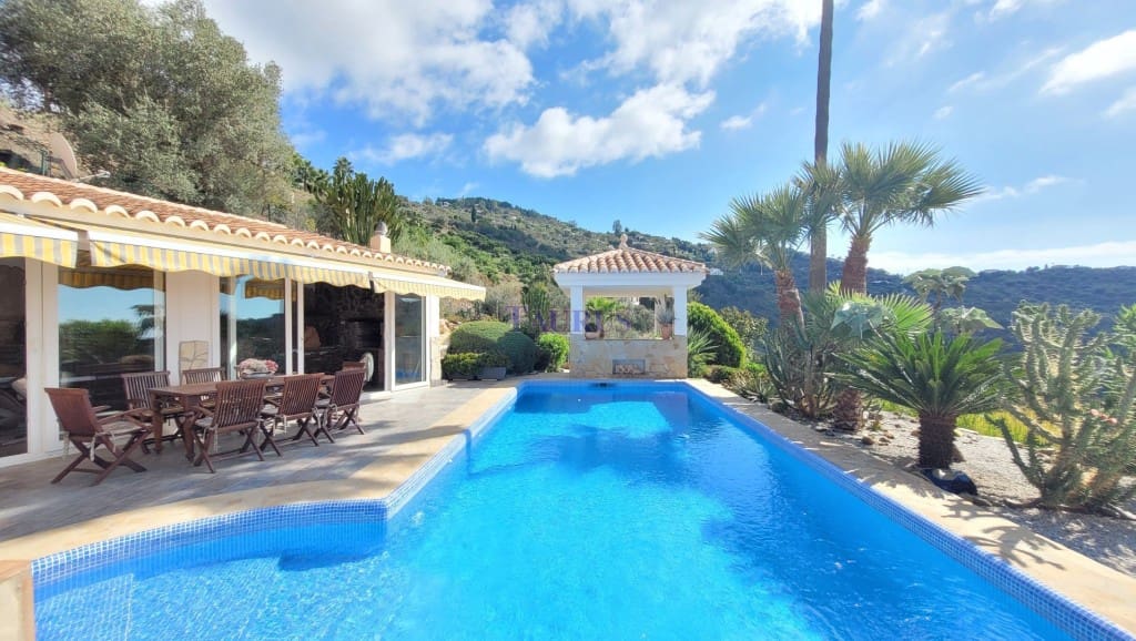 4 sypialnia Willa na sprzedaż w Sayalonga z basenem garażem - 1 350 000 € (Ref: 7847699)