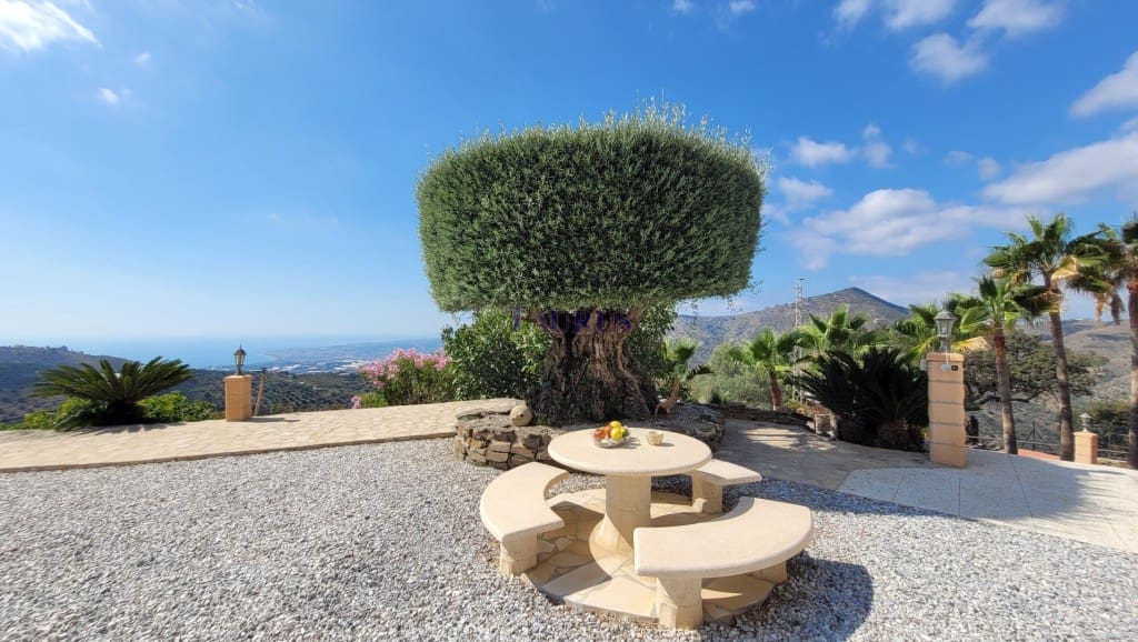 4 sypialnia Willa na sprzedaż w Sayalonga z basenem garażem - 1 350 000 € (Ref: 7847699)