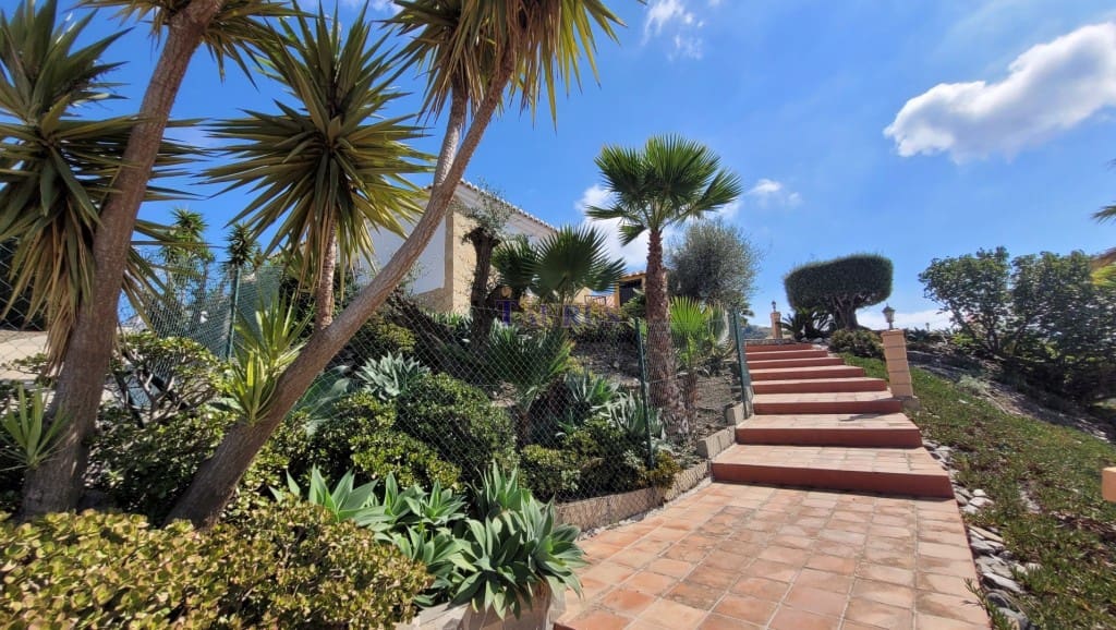 4 sypialnia Willa na sprzedaż w Sayalonga z basenem garażem - 1 350 000 € (Ref: 7847699)