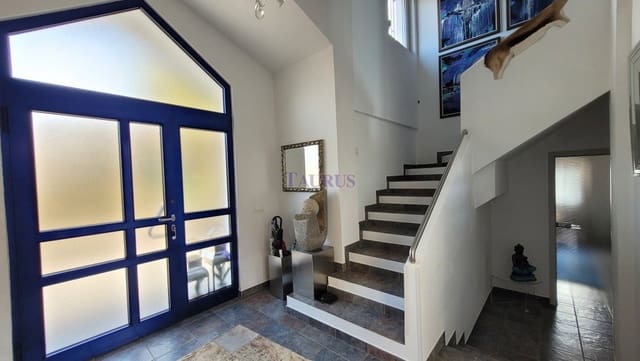 4 soveværelse Villa til salg i Sayalonga med swimmingpool garage - € 1.350.000 (Ref: 7847699)