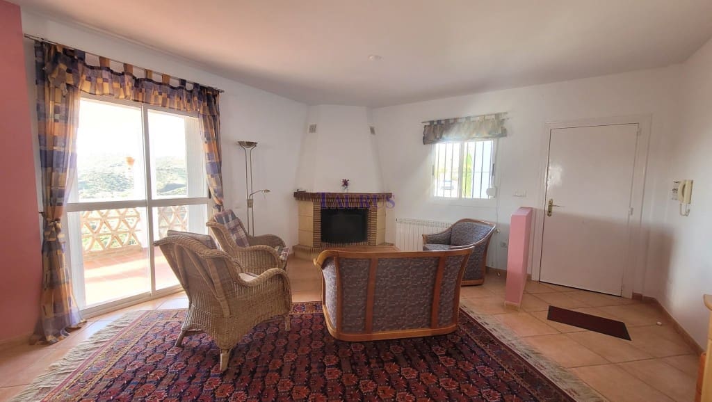 3 soveværelse Villa til salg i Canillas de Albaida med swimmingpool garage - € 295.000 (Ref: 7886188)