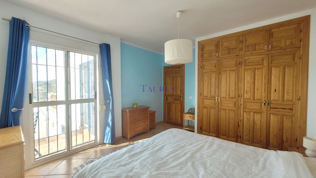 3 soveværelse Villa til salg i Canillas de Albaida med swimmingpool garage - € 295.000 (Ref: 7886188)