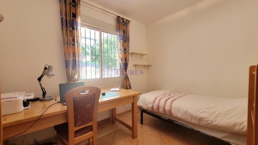 3 soveværelse Villa til salg i Canillas de Albaida med swimmingpool garage - € 295.000 (Ref: 7886188)