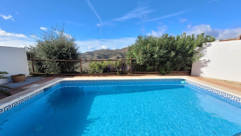 3 soveværelse Villa til salg i Canillas de Albaida med swimmingpool garage - € 295.000 (Ref: 7886188)