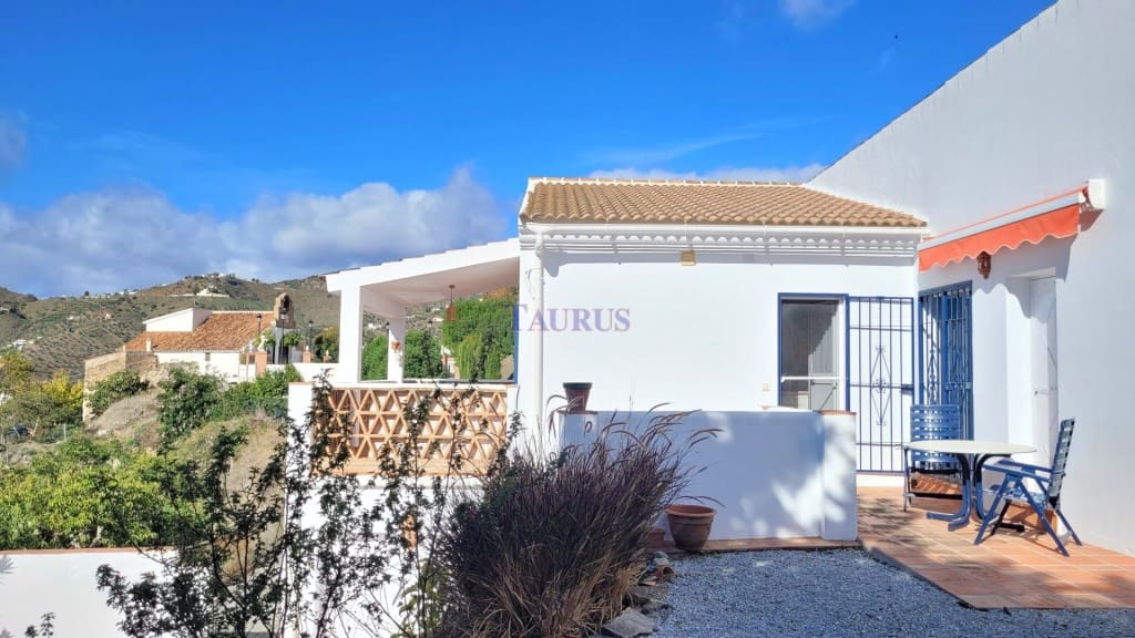 3 soveværelse Villa til salg i Canillas de Albaida med swimmingpool garage - € 295.000 (Ref: 7886188)