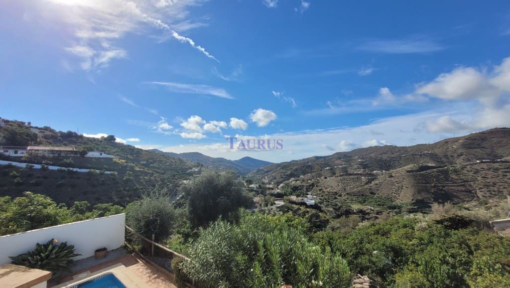 3 soveværelse Villa til salg i Canillas de Albaida med swimmingpool garage - € 295.000 (Ref: 7886188)