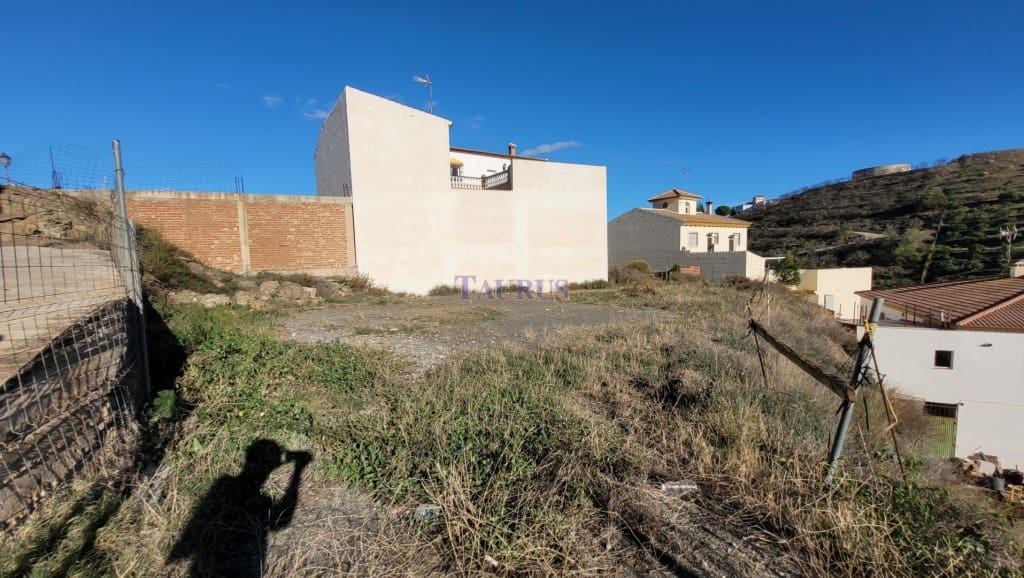 Grunde uden byggetilladelser til salg i Benamocarra - € 50.000 (Ref: 7900711)