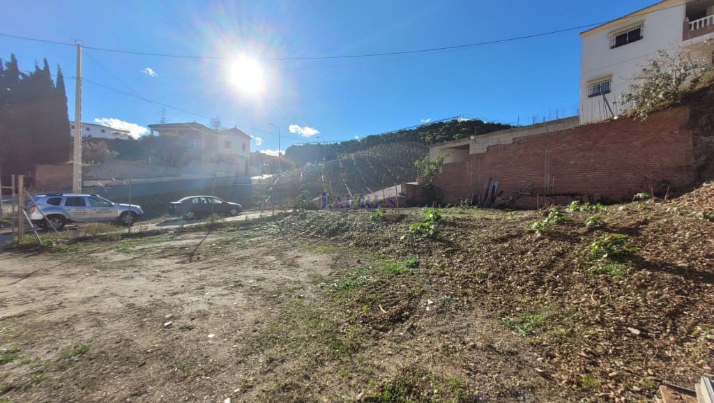 Grunde uden byggetilladelser til salg i Benamocarra - € 50.000 (Ref: 7900711)