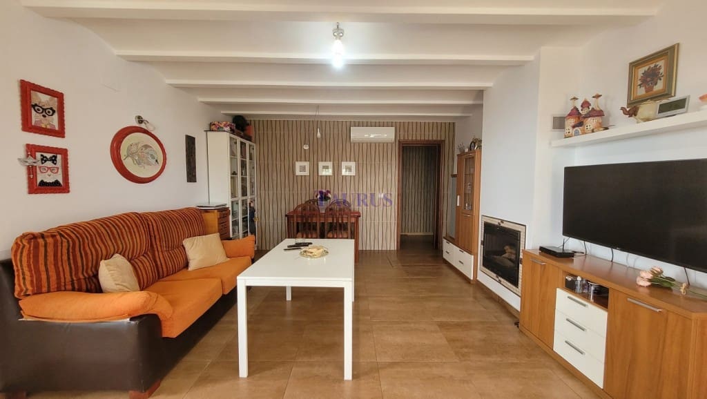 4 soveværelse Villa til salg i Arenas de Velez med swimmingpool - € 398.000 (Ref: 7969244)