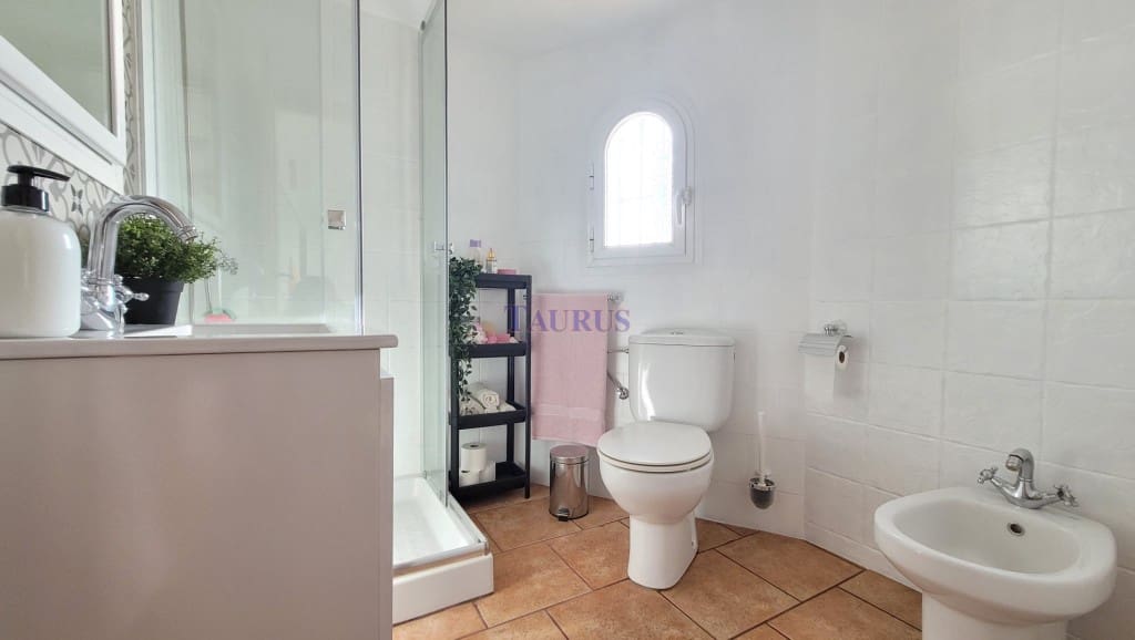 4 soveværelse Villa til salg i Arenas de Velez med swimmingpool - € 398.000 (Ref: 7969244)