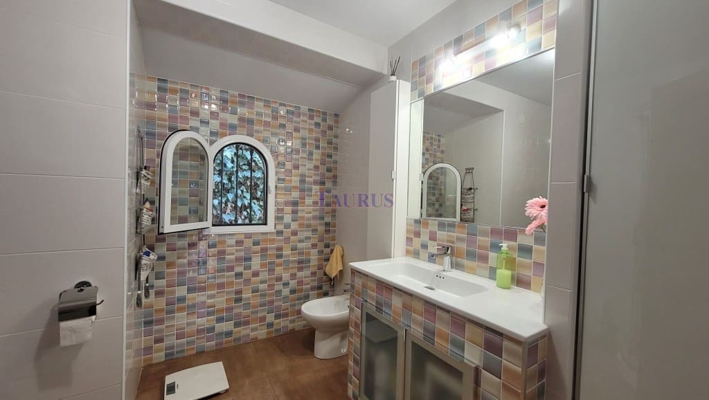 4 soveværelse Villa til salg i Arenas de Velez med swimmingpool - € 398.000 (Ref: 7969244)