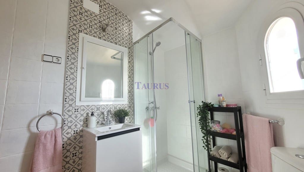 4 soveværelse Villa til salg i Arenas de Velez med swimmingpool - € 398.000 (Ref: 7969244)