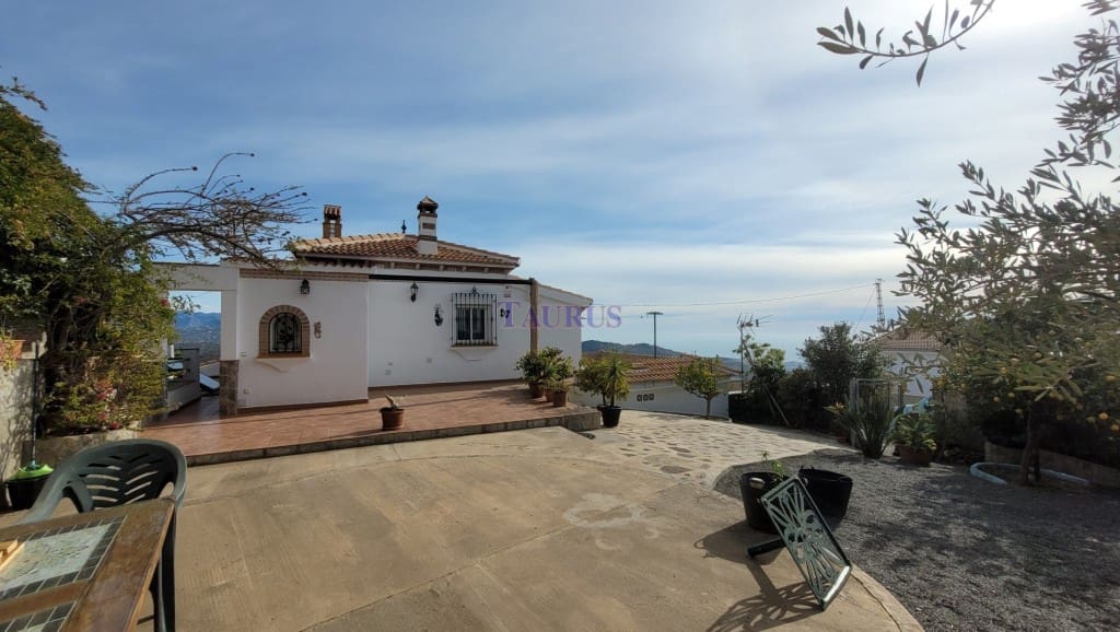 4 soveværelse Villa til salg i Arenas de Velez med swimmingpool - € 398.000 (Ref: 7969244)