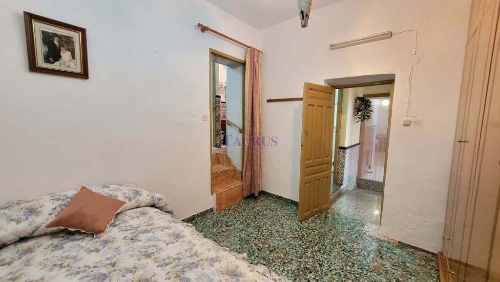 5 soveværelse Byhus til salg i Competa med garage - € 168.000 (Ref: 8167936)