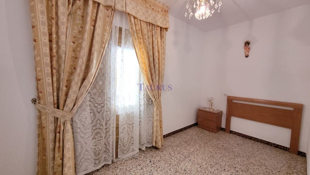 5 soveværelse Byhus til salg i Competa med garage - € 168.000 (Ref: 8167936)