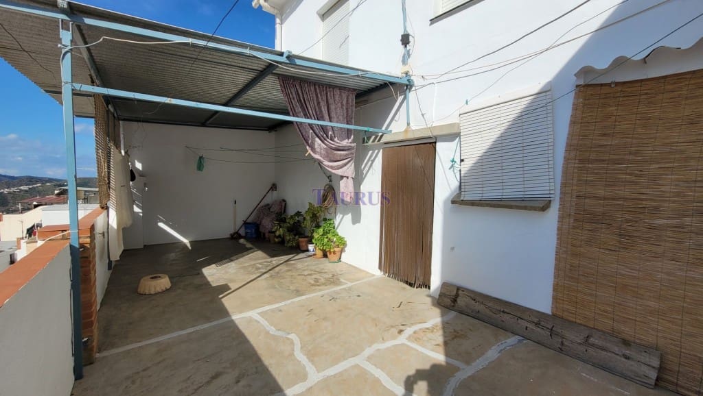 5 soveværelse Byhus til salg i Competa med garage - € 168.000 (Ref: 8167936)