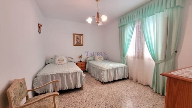 5 soveværelse Byhus til salg i Cómpeta med garage - € 168.000 (Ref: 8167936)