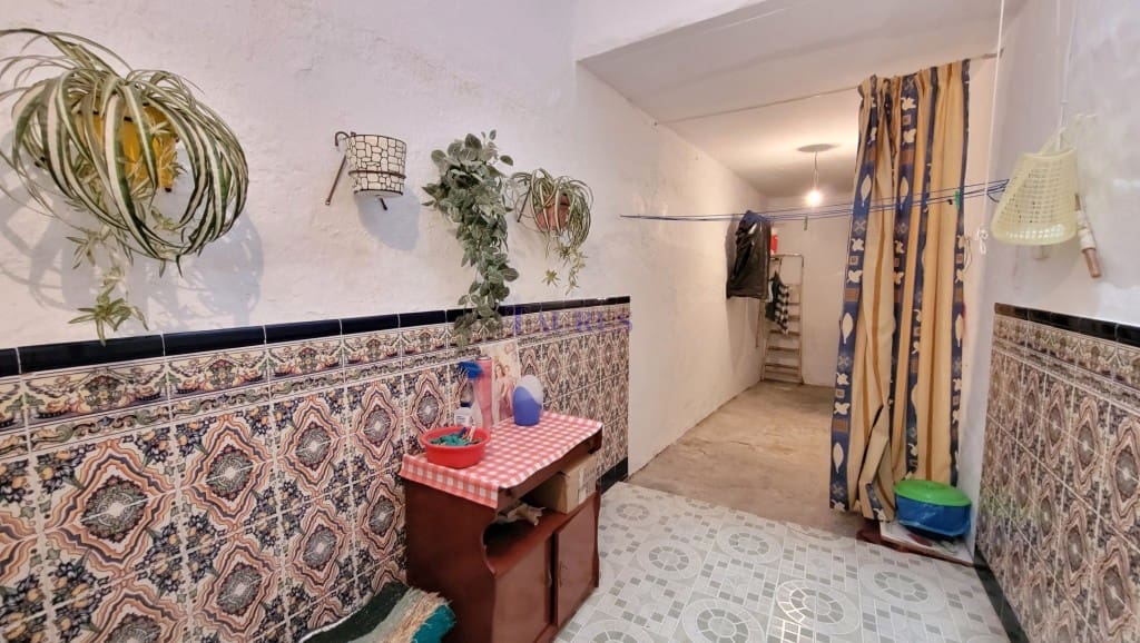 5 soveværelse Byhus til salg i Competa med garage - € 168.000 (Ref: 8167936)