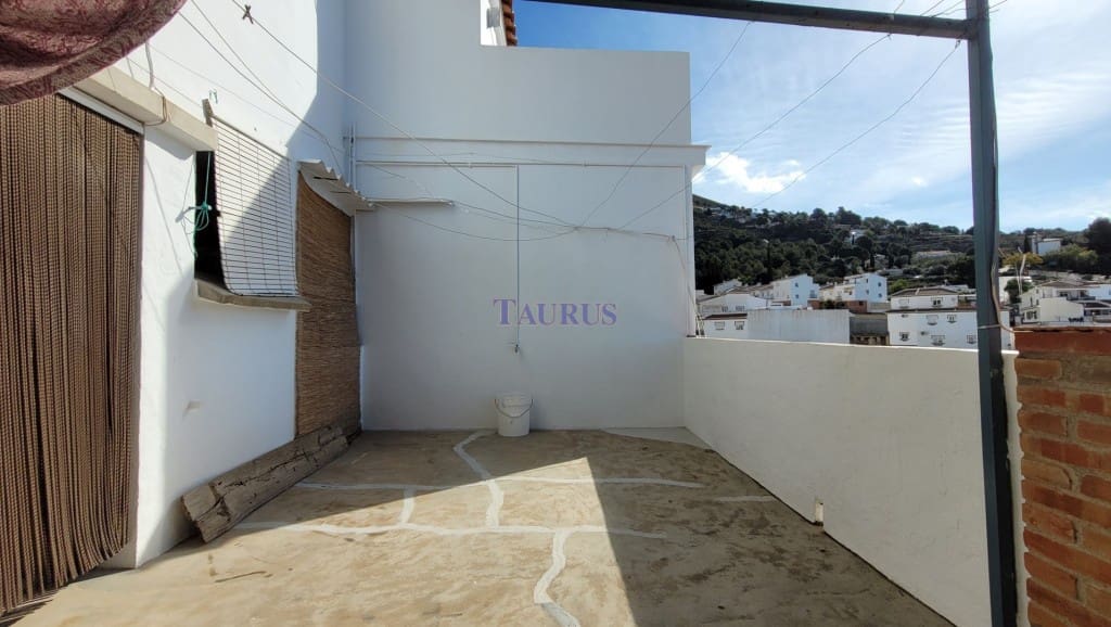 5 soveværelse Byhus til salg i Competa med garage - € 168.000 (Ref: 8167936)