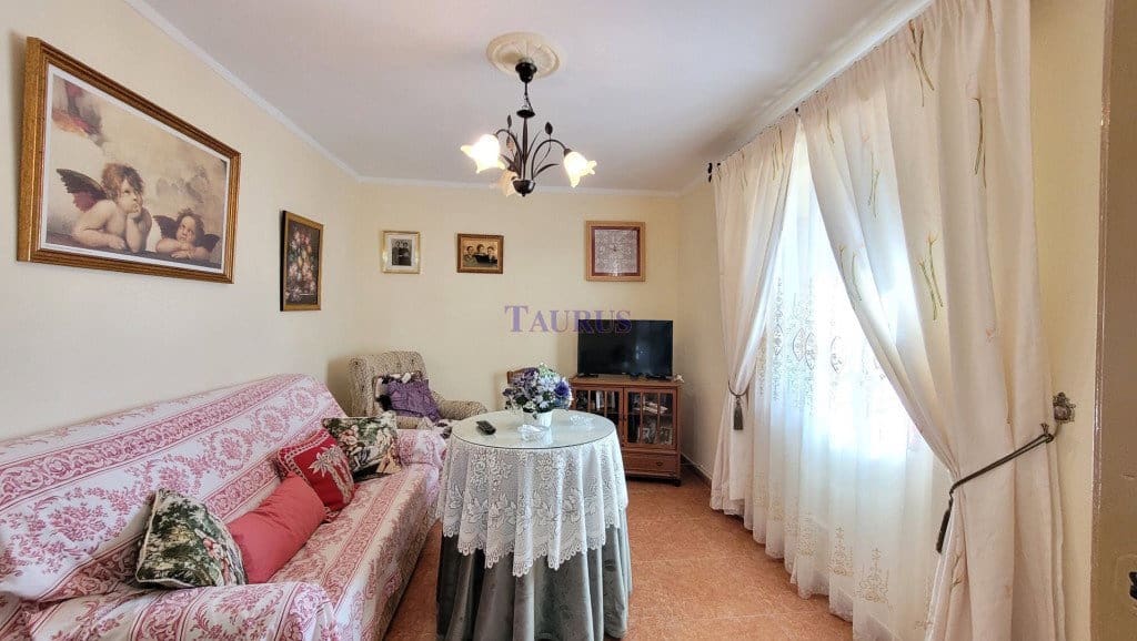 5 bedroom Townhouse for sale in Competa with pool garage - € 168,000 (Ref: 8167936)