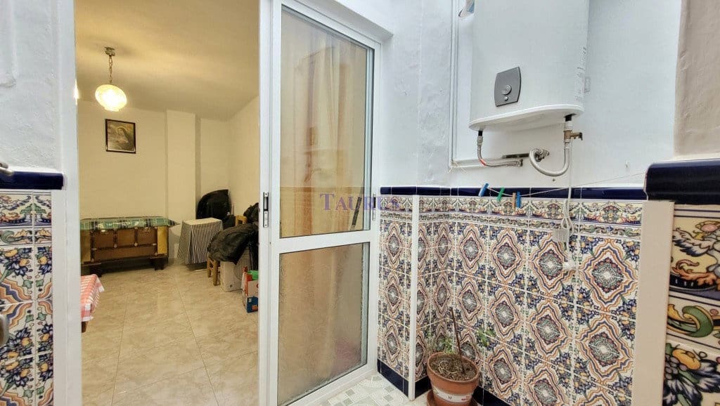 5 bedroom Townhouse for sale in Competa with pool garage - € 168,000 (Ref: 8167936)