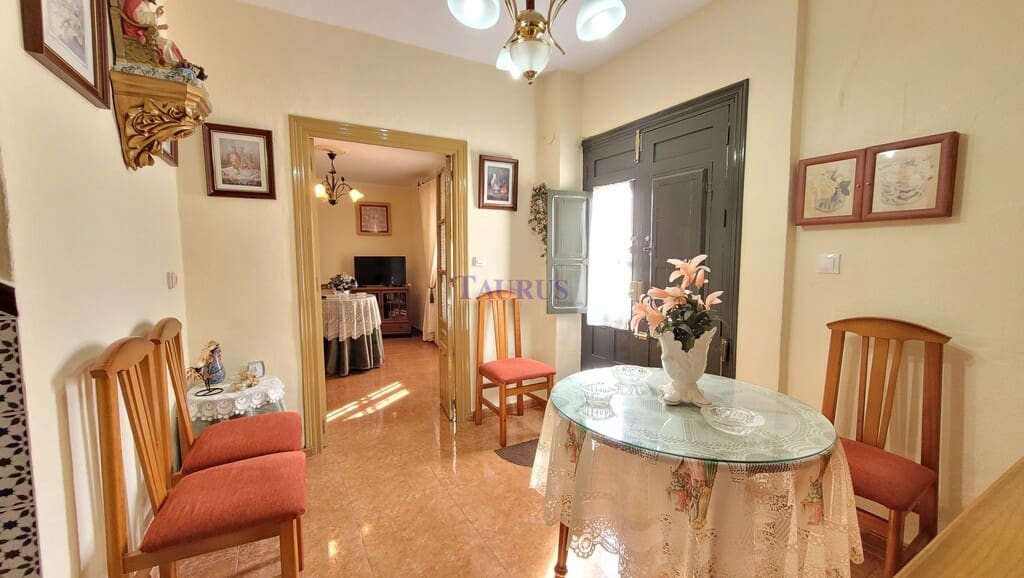 5 soverom Hus til salgs i Competa med garasje - € 168 000 (Ref: 8167936)