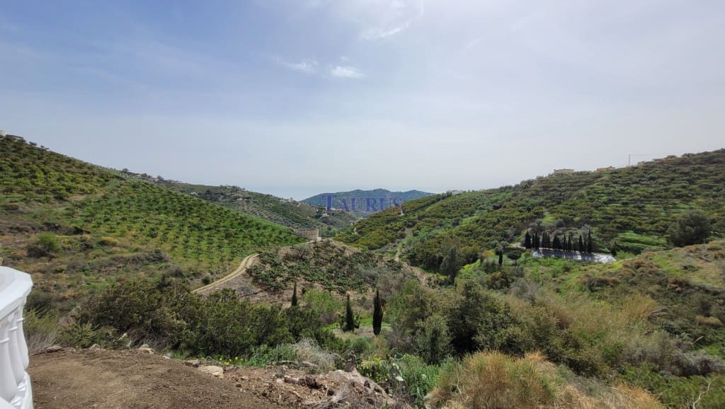 3 slaapkamer Villa te koop in Sayalonga met zwembad - € 299.000 (Ref: 8205826)