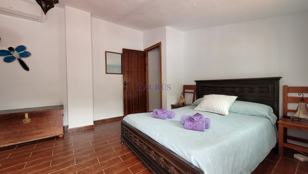 3 slaapkamer Villa te koop in Sayalonga met zwembad - € 299.000 (Ref: 8205826)