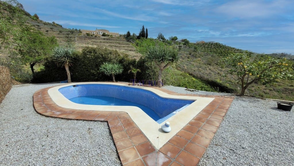 3 slaapkamer Villa te koop in Sayalonga met zwembad - € 299.000 (Ref: 8205826)