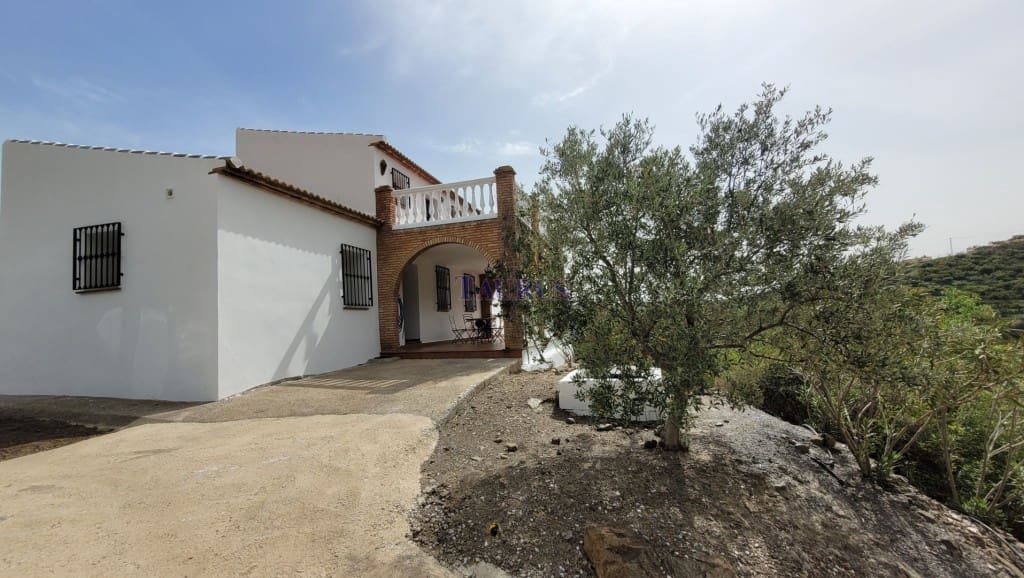 3 slaapkamer Villa te koop in Sayalonga met zwembad - € 299.000 (Ref: 8205826)