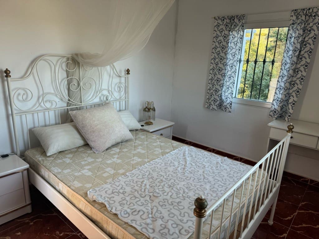 3 slaapkamer Villa te koop in Sayalonga met zwembad - € 299.000 (Ref: 8205826)