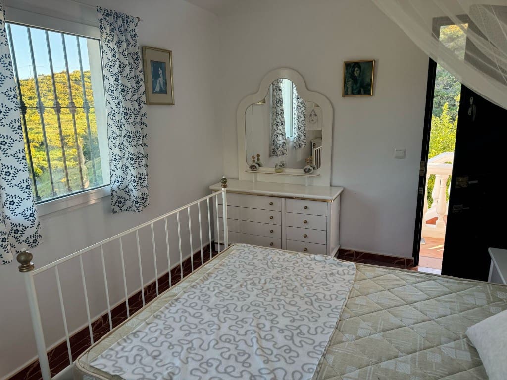 3 slaapkamer Villa te koop in Sayalonga met zwembad - € 299.000 (Ref: 8205826)