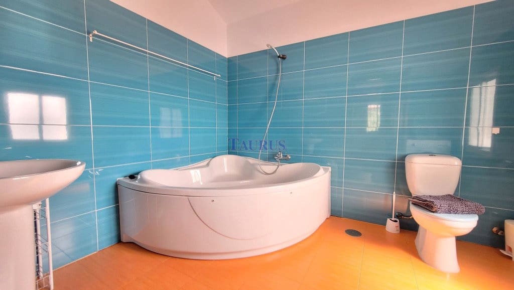 3 soverom Villa til salgs i Sayalonga med svømmebasseng - € 299 000 (Ref: 8205826)