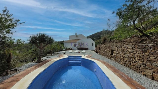 3 soveværelse Villa til salg i Sayalonga med swimmingpool - € 299.000 (Ref: 8205826)