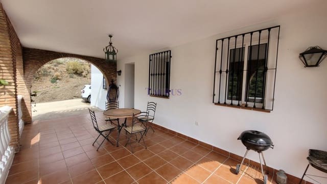 3 soveværelse Villa til salg i Sayalonga med swimmingpool - € 299.000 (Ref: 8205826)