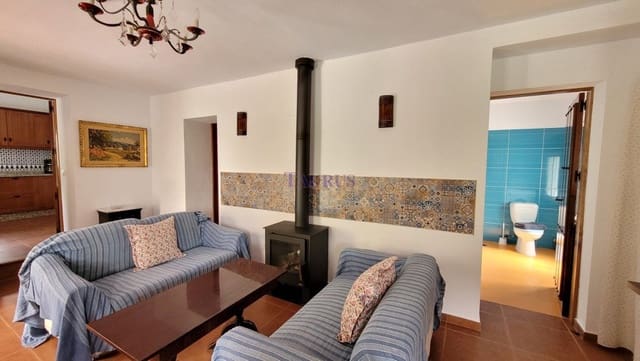 3 soveværelse Villa til salg i Sayalonga med swimmingpool - € 299.000 (Ref: 8205826)