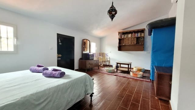3 soveværelse Villa til salg i Sayalonga med swimmingpool - € 299.000 (Ref: 8205826)