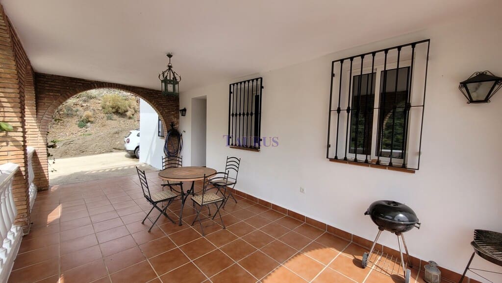 3 sovrum Villa till salu i Sayalonga med pool - 299 000 € (Ref: 8205826)