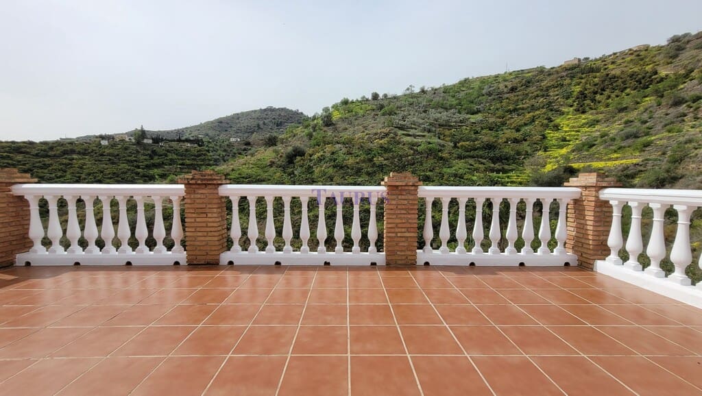 3 sovrum Villa till salu i Sayalonga med pool - 299 000 € (Ref: 8205826)