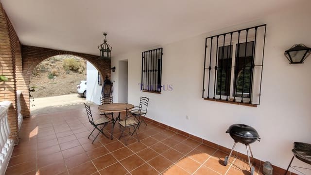 3 sovrum Villa till salu i Sayalonga med pool - 299 000 € (Ref: 8205826)