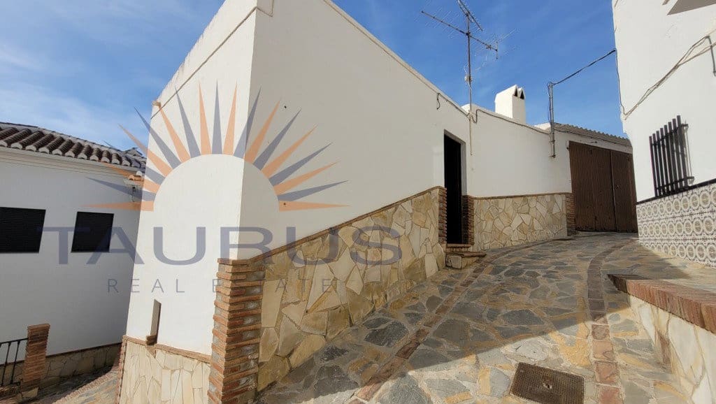 3 bedroom Townhouse for sale in Sayalonga - € 99,000 (Ref: 8225573)