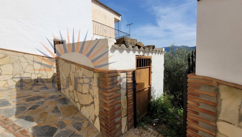 3 bedroom Townhouse for sale in Sayalonga - € 99,000 (Ref: 8225573)