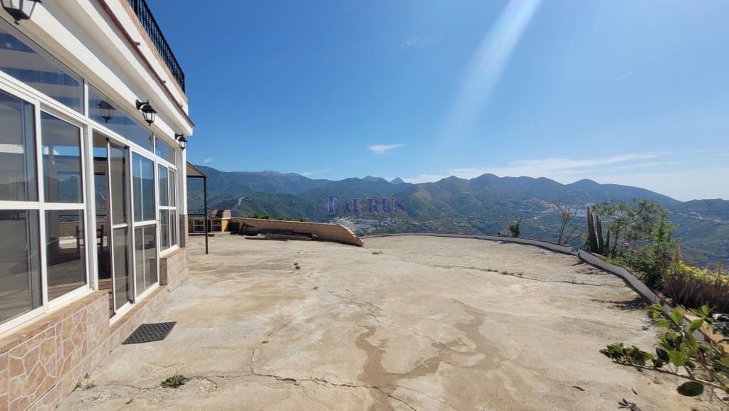 4 soveværelse Villa til salg i Archez med swimmingpool - € 399.000 (Ref: 8232599)